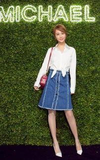 杨紫穿什么衣服上头条,惊艳亮相，一衣多穿成潮流焦点