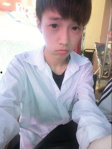 帅气男网红照片,揭秘帅气男网红的时尚风采