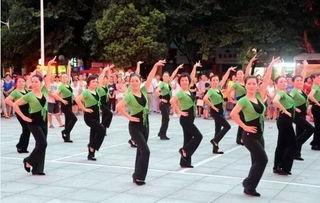 河南农民广场舞网红歌曲,农民网红广场舞歌曲引领潮流