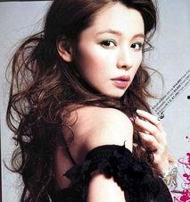 下面被捅的女明星,女明星遭遇神秘刺杀事件