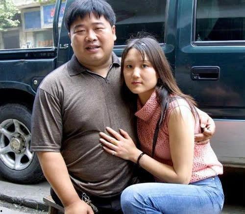 失去双腿的网红夫妻照片,失去双腿的网红夫妻携手前行