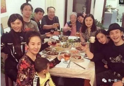 饭桌拍明星,饭桌上的明星风采瞬间